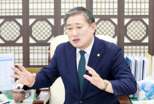 [인터뷰]이철우 경주시의회 의장 “‘주민자치 시대’ 실현하는 일하는 의회 만들겠다”