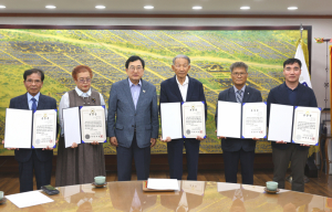 경주시, 5인의 참전용사 유족에 무공훈장 전수