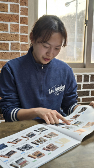 “지게차 위에서 보는 풍경도 꽤 괜찮아요”