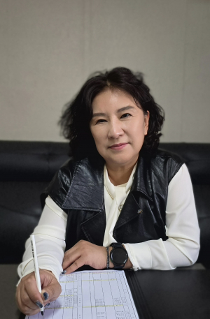 차가운 철을 다루는 거친 현장 그곳을 움직이는 건 결국 따뜻한 사람의 情
