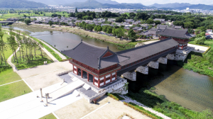 경주 월정교 광장·주차장 새 단장한다