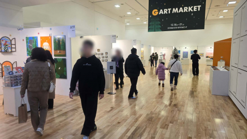 작품을 사고파는 장터에서 지역 미술의 장으로